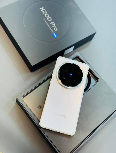 Vivo X200 Pro ! 16/512gb with complete box accessories